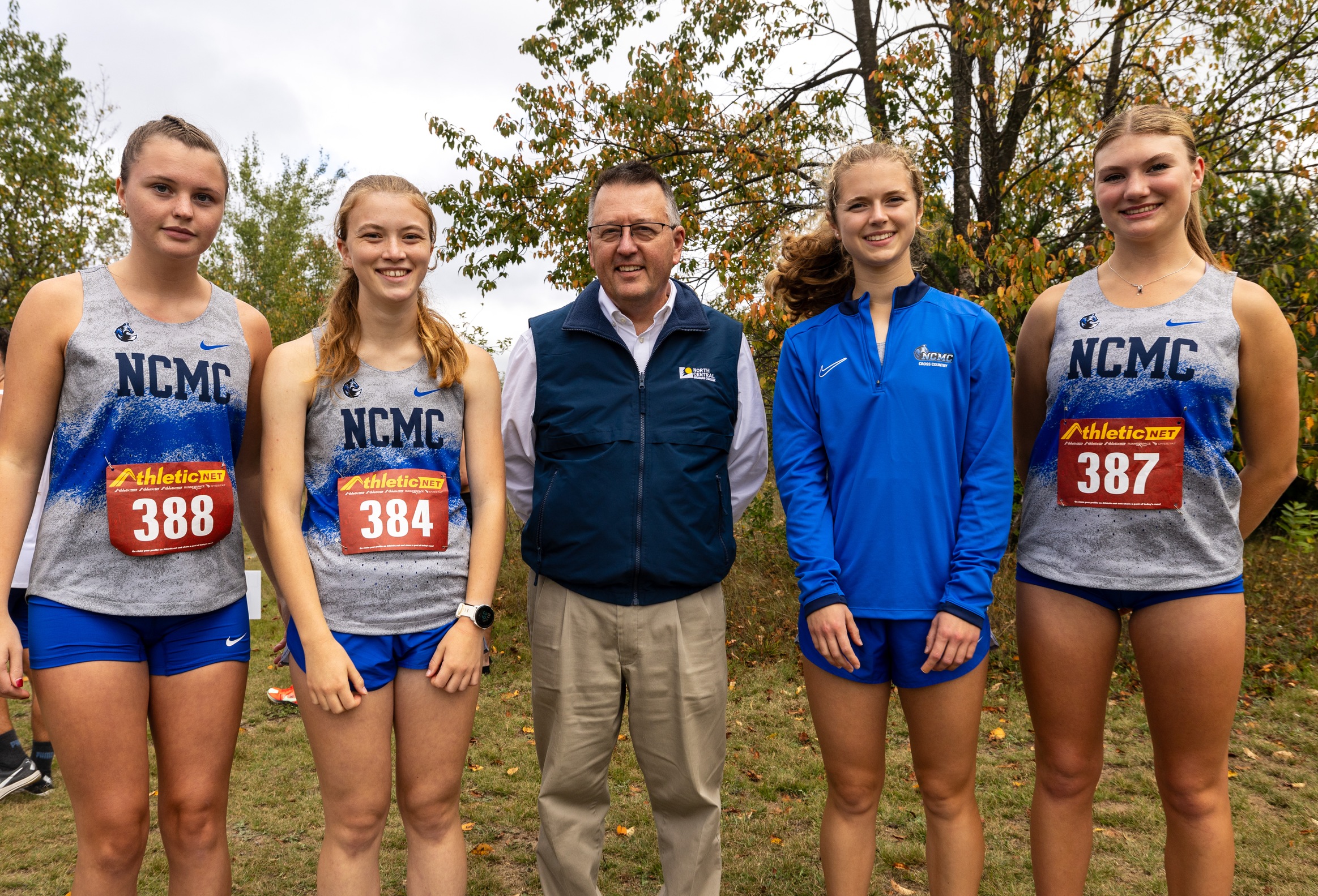 The Timberwolves Women's Cross Country Team Sets three Personal Records in the Jayhawks Invite